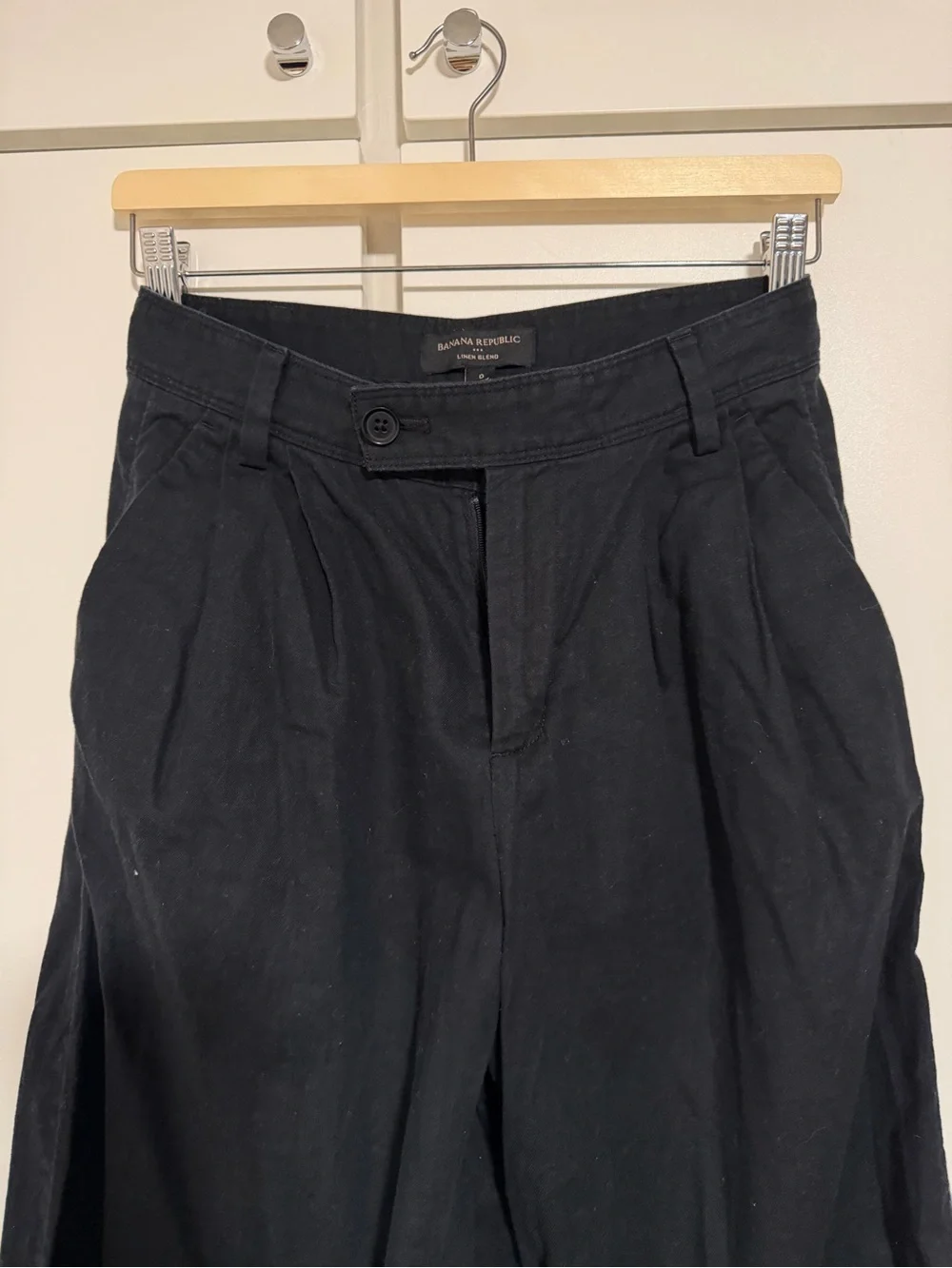 LOT OF 2 Banana Republic Linen-Blend Pants in Light Beige and in Black
